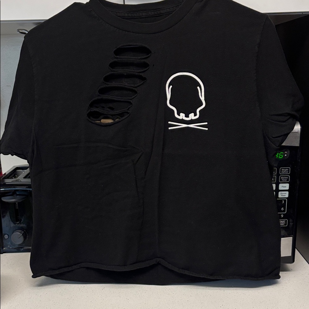 The Direct-Black Skull Graphic Tee